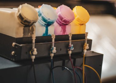 dijital yazdırma makinesi kartuşları arkaplan / renkli mürekkep kapağı ve yazdırma, cyan, morumsu, sarı, siyah