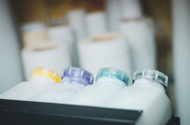 dijital yazdırma makinesi kartuşları arkaplan / renkli mürekkep kapağı ve yazdırma, cyan, morumsu, sarı, siyah