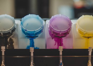 dijital yazdırma makinesi kartuşları arkaplan / renkli mürekkep kapağı ve yazdırma, cyan, morumsu, sarı, siyah