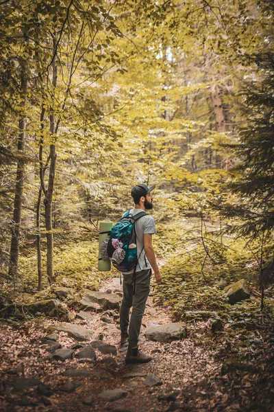 Élégant Homme Barbu Voyageur Touriste Avec Sac Dos Pour Voyage — Photo