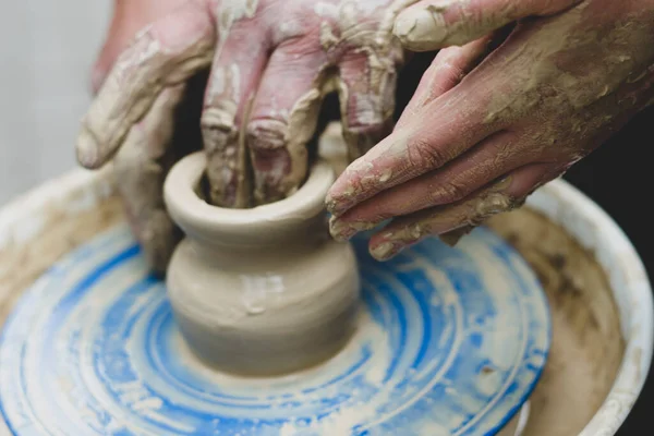 Robimy Razem Widok Góry Garncarz Uczy Dziecko Aby Ceramiczny Garnek — Zdjęcie stockowe