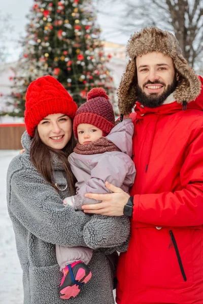 Young Energetic Family Husband Wife Hug Child Street Middle Snow — Stock Photo, Image