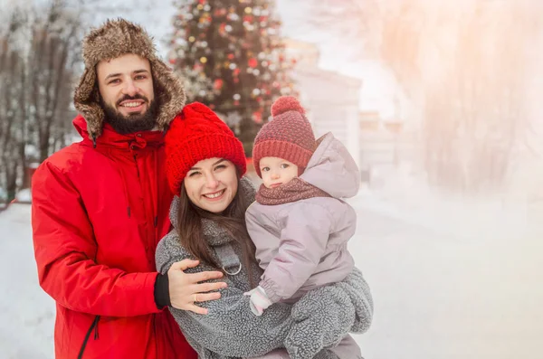 Young Energetic Family Husband Wife Hug Child Street Middle Snow — Stock Photo, Image