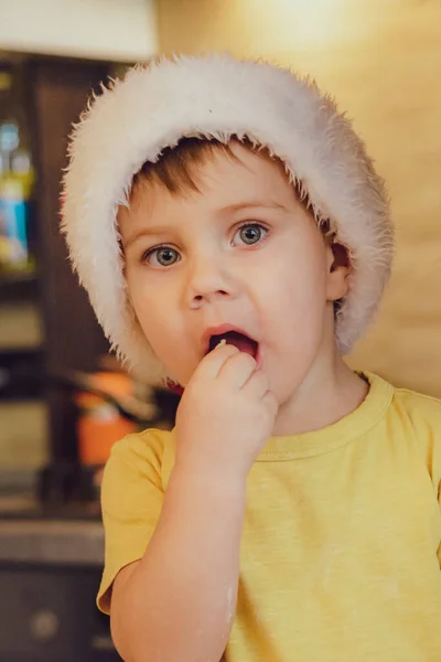 Leuke Jongen Die Thuis Keuken Kookt Begrip Familie Vrije Tijd — Stockfoto