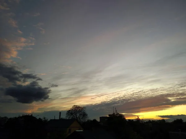 Mismo Tiempo Varias Nubes Reunieron Cielo Zhytomyr Ucrania —  Fotos de Stock