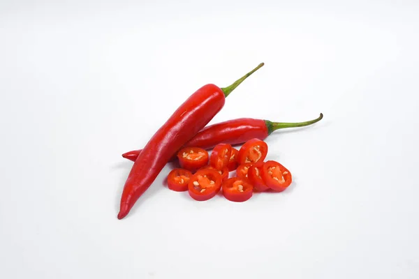 Närbild Ovanifrån Röd Chili Peppar Med Skivad Vit Bakgrund Raw — Stockfoto