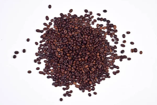 Geröstete Kaffeebohnen Auf Weißem Hintergrund Mit Kopierplatz — Stockfoto