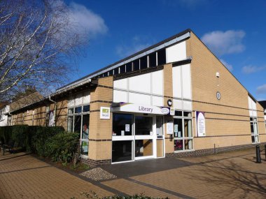 Croxley Green Kütüphanesi, Barton Yolu, Croxley Green. Hertfordshire İl Meclisi adına Kütüphaneler tarafından işletilen bir ödünç kütüphane.