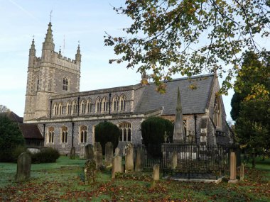St. Mary ve All Saints Kilisesi, Beaconsfield, Buckinghamshire, İngiltere. Yazar G. K. Chesterton, Edmund Burke ve şair Edmund Waller 'ın mezarları..