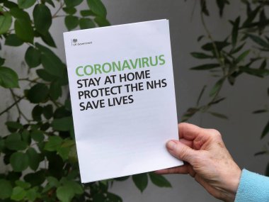 İngiltere Hükümeti 'nden uzak durun. İngiltere' deki her eve Coronavirus 'un gönderildiğini bildirin.