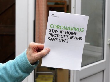 İngiltere Hükümeti 'nden uzak durun. İngiltere' deki her eve Coronavirus 'un gönderildiğini bildirin.