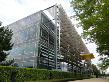 The Peoplebuilding Maylands Avenue, Hemel Hempstead, Hertfordshire, İngiltere 'de prestijli bir ofis geliştirme