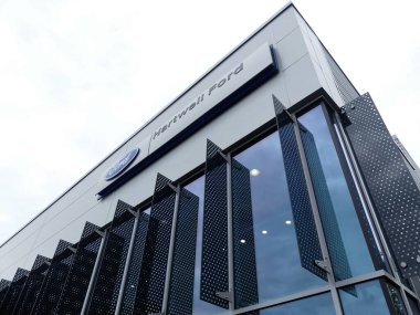 Hartwell Ford araç galerisi, 202-204 Rickmansworth Yolu, Watford, Hertfordshire, İngiltere