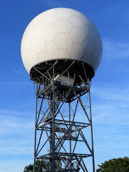 Cúpula Radar National Air Traffic Service Nats Long Lane Bovingdon — Fotografia de Stock
