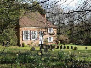 Quaker arkadaşları İngiltere 'nin Buckinghamshire, Ürdün' de buluşuyor. Pennsylvania eyaletinin kurucusu William Penn 'in gömüldüğü yer..