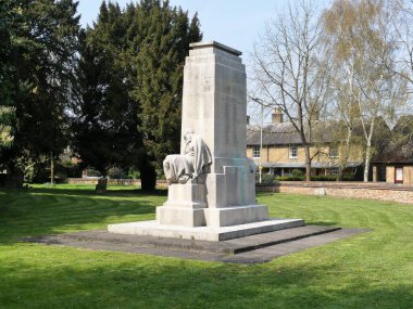 Oturan kadın, 1918 'in umut verici zaferini simgeliyor. İkinci Sınıf Savaş Anıtı, St Mary Kilisesi, Rickmansworth, Hertfordshire, İngiltere, İngiltere