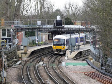 Rickmansworth İstasyonu 'nda Chiltern Demiryolları treni