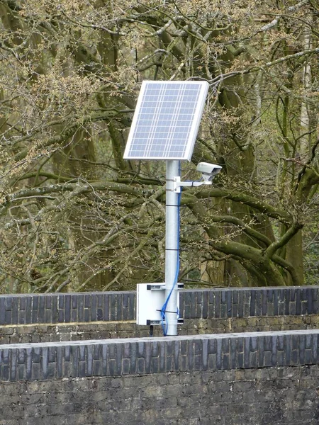 Câmera Alimentada Por Energia Solar Ponte Ferroviária — Fotografia de Stock