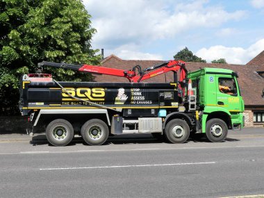 SQS (Stanmore Kalite Yüzey Ltd) Palfinger Epsilon 'lu Mercedes-Benz Arocs kamyoneti.