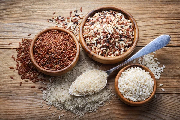 Cuatro Tipos Arroz Basmati Mezcla Grano Largo Arborio Arroz Rojo — Foto de Stock