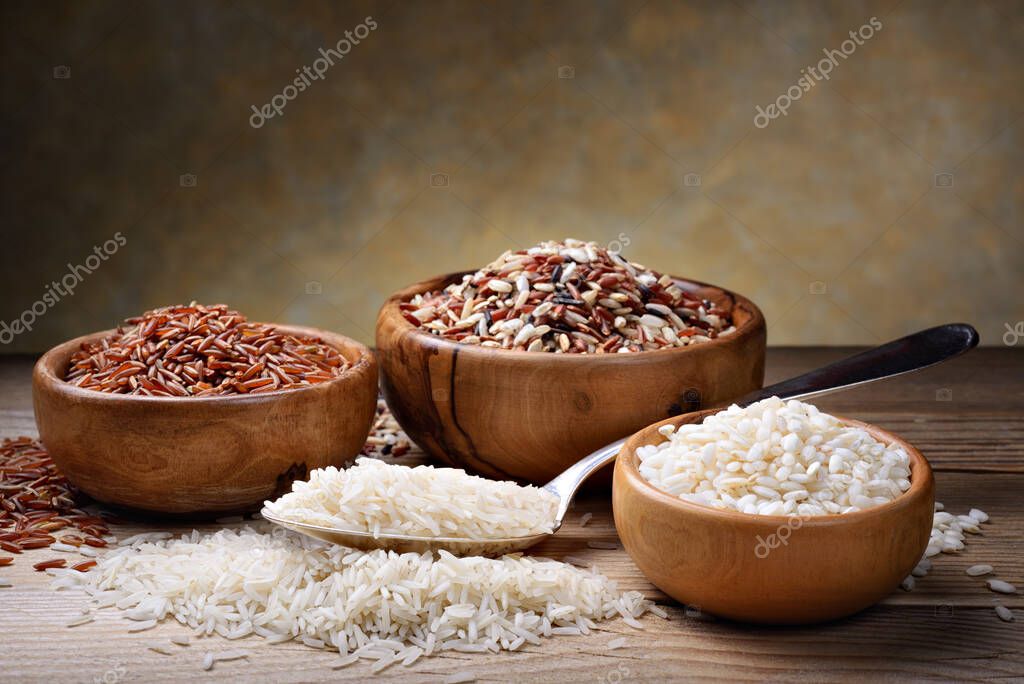 Cuatro tipos de arroz basmati, mezcla de grano largo, arborio y arroz