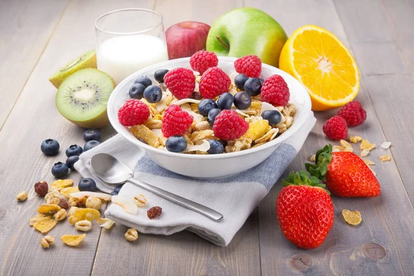 Desayuno Con Muesli Fruta Mesa Rústica Madera — Foto de Stock