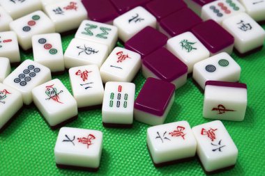 mahjong - Çin geleneksel fayans tabanlı oyun