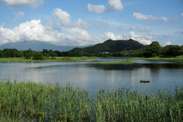 Panoramisch Uitzicht Meer Wolk Bergen — Stockfoto