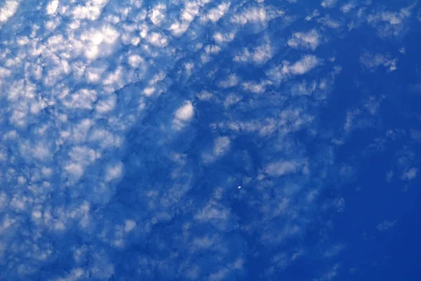 Céu Azul Com Nuvem Altocumulus — Fotografia de Stock