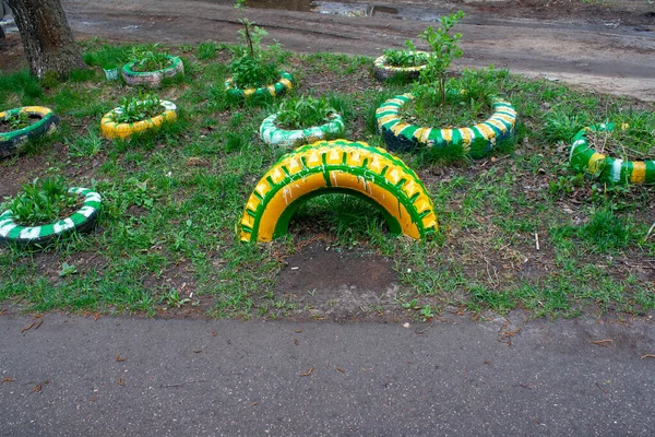 Painted tires, the second life of rubber tires.