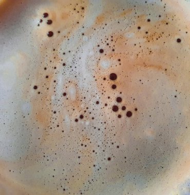 Küçük hava kabarcıklı kahve köpüğü