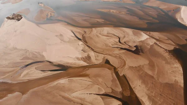 Sand på flodbädden. Antenn hög vinkel — Stockfoto