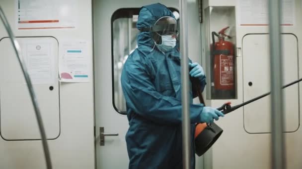 Pulizia e disinfezione in treno, epidemia di coronavirus. Prevenzione delle infezioni — Video Stock