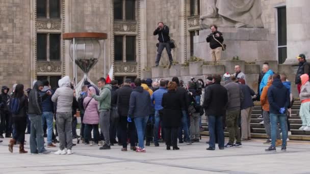 Warsaw, Poland 04.15.2020 - Striking Enterpreneurs, event on Plac Defilad organized by candidate for president Pawel Tanajno against Pis party — Stock Video