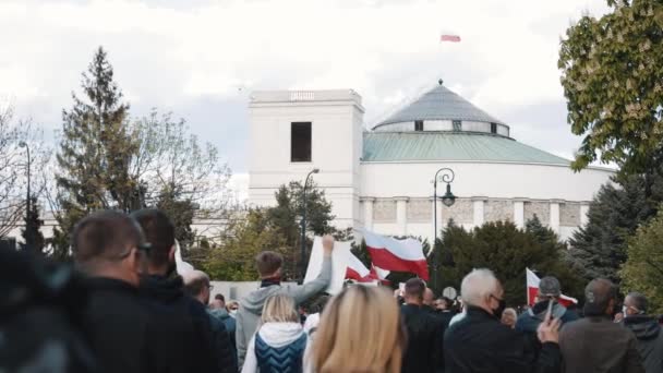 Warschau, Polen, 05.07.2020 - Protest der Unternehmer. Demonstranten vor dem Parlamentsgebäude — Stockvideo