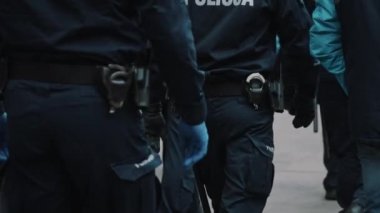 Varşova, Polonya 05.16.2020. - Girişimcilerin protestosu. Gösteriye parlayan polis memurları yürüyor