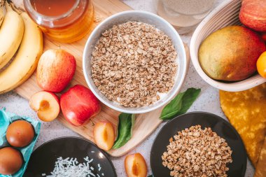Nefis bir kahvaltı - taze meyveli yoğurt taneciği