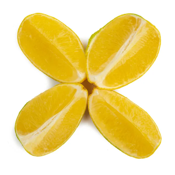Gelbe Grapefruit Vier Teile Auf Weißem Hintergrund Geschnitten Isoliert — Stockfoto