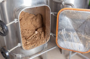 Bira demledikten sonra ezilmiş malt.