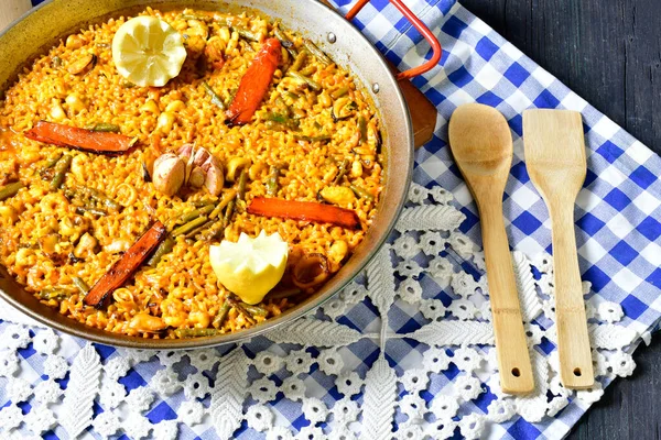 Valencia paella tipik bir İspanyol ürünüdür.