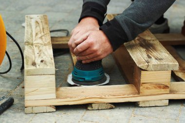 Adam sıfır atık mobilya, hobi, kilitleme, garaj, öğütme.