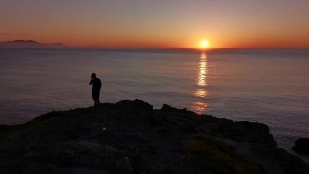 Coucher Soleil Été Falaise Avec Vue Sur Les Criques Baie — Video