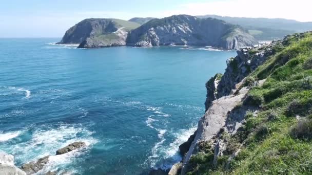 Výhled Kantábrijské Moře Slunečného Letního Rána Útesů Barrika Baskicko — Stock video