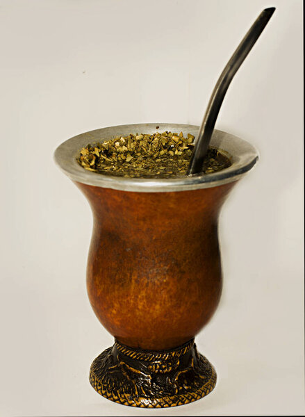 Original Argentinian mate, white background done in a studio - Mate argentino