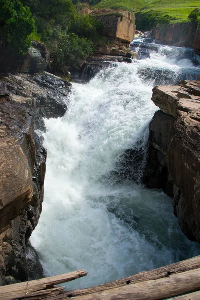 Stroomversnellingen Mnweni Rivier Noordelijke Drakensberg Bergen Kwazulu Natal Zuid Afrika — Stockfoto