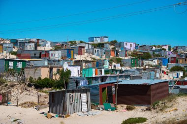 Khayelitsha kasabasında, Cape Town, Güney Afrika 'da gayri resmi yerleşim yerleri.