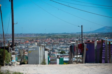 Khayelitsha kasabasında, Cape Town, Güney Afrika 'da gayri resmi yerleşim yerleri.