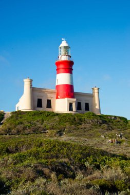 Afrika 'nın en güneyindeki Cape Agulhas' taki deniz feneri. Atlantik ve Hint okyanuslarının birleştiği yer.