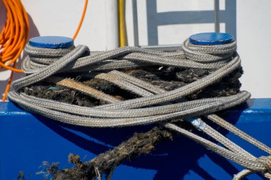 Sassnitz, Ruegen, Almanya limanında geniş ip ve kramponlar.