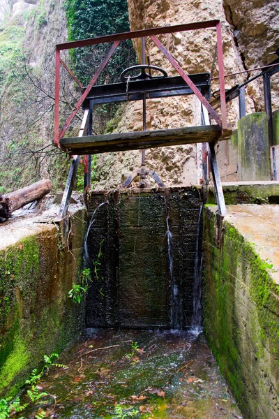 Sistema Chiusura Irrigazione Con Ruota Arresto Arrugginita Ronda Andalusia Spagna — Foto Stock